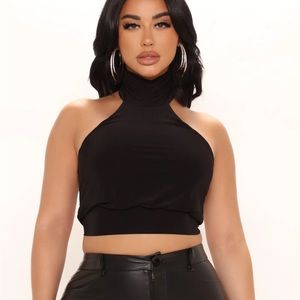 NWT✨Mock neck halter top